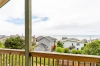 Tranquil ocean view, walk to beach, king suite