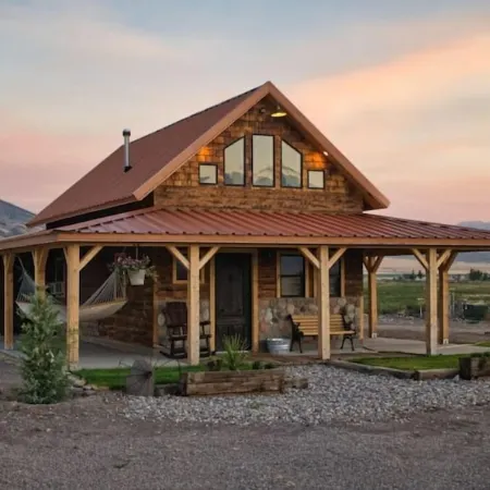 COZY Cabin for Couple Getaways-4 min to Hot Springs-Central to Utah's Mighty 5