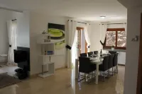 Beautiful Detached Spacious Villa, Amazing views, Private Heated Pool, WiFi, A/C