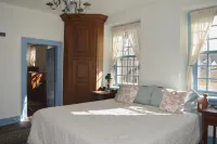 The 1764 Mohler House! Beautifully Restored Farmhouse 3BR/4BA on 9aces w/firepit Hotels in Ephrata Township