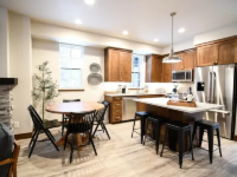 THE MCCALL HIDEAWAY - Cozy Downtown Retreat Hotels in McCall