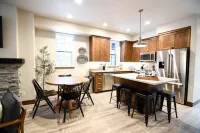 THE MCCALL HIDEAWAY - Cozy Downtown Retreat