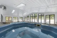 2 bedroom, 2 bath ground floor condo with indoor pool minutes from Branson strip