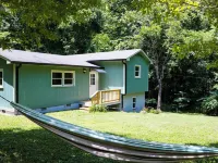 Cozy 3-Bedroom Cottage, Near the Lake Hotels in Dickson County