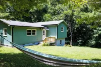 Cozy 3-Bedroom Cottage, Near the Lake