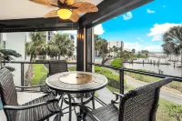 Stunning Marco River Waterfront 2 Bath w/ King Bed. Balcony, Pools/ Spa, Beach.