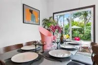 Brand New Lux Private Retreat with Hot Tub - by HardRock,LasOlas,beach, airport