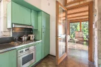 Rustic chic villa with large veranda, private pool, barbecue and free WiFi