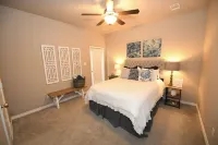 Beautifully furnished townhome! Spacious Aggie retreat!