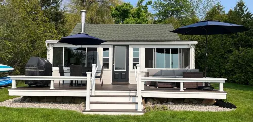 Lake Leelenau Waterfront Cottage-Close to Traverse City, Fishtown & Suttons Bay