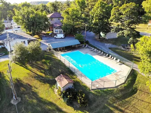 Private Hot Tub!  Kayaks. Serene Lakefront. Pool.
