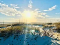 3 Bed/2.5 Bath 1450 sq ft with Large Open Floor Plan, 3 Min Walk to Beach