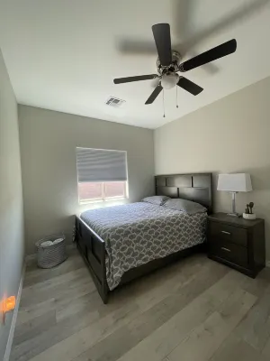 Georgeous Brand New Built Home. 3 Bedroom 2 Bathrooms. 拉芬靈－布爾海德機場附近的飯店