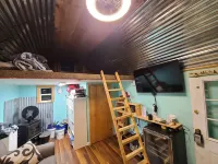 Primitive Cozy off grid tiny home with Starlink