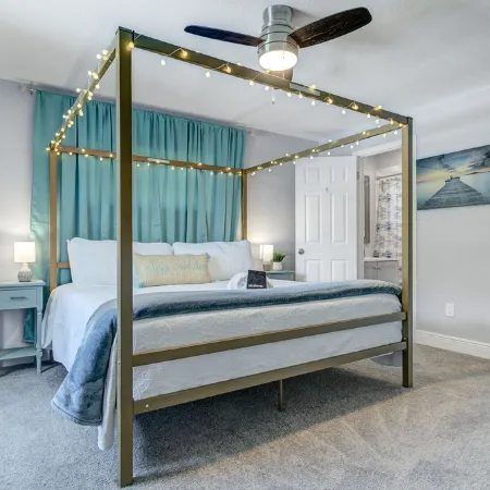 Melbourne home w/King beds, HEATED Pool, 10 mins to the beach and near USSSA!