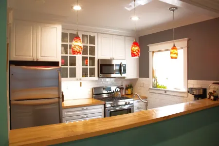 The Goshen House - close to downtown with hot tub Отели рядом с достопримечательностью «LEGOLAND New York Resort»