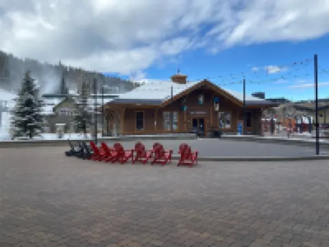 New Listing Ski-In/Ski-Out Zephyr 1 Bedroom Condo at the base of Winter Park