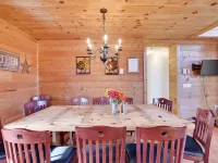 Secluded Retreat Near Ski Resorts: Hot Tub, BBQ Hotels in Tunkhannock Township