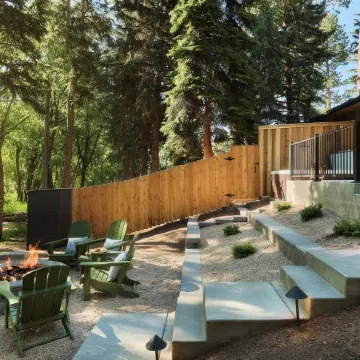 Riverside Scenic Home: Hot Tub, Fire Pit & Hammock, by Forest & Peak Retreats