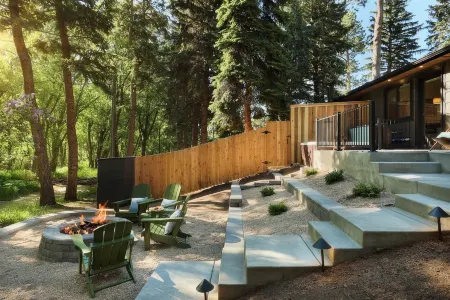 Riverhouse North~Hot Tub~Large Gas Fire Pit~Riverfront~Hammock