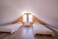 Mountain Cabin Bordering State Park. Hiking, Private. Special Place, Great View! Hotels in Duxbury