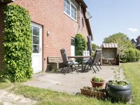 Spacious vacation apartment with terrace and garden Hotels in Westerdeichstrich
