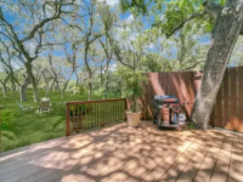 Under the Oaks, a charming, romantic retreat with hot tub and sauna Hoteles en Universal City