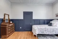 Ella 1862- Charming 1862 home in historic downtown. Close to Adamson Square.