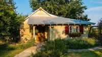 Block Creek Guest House between Comfort & Fredericksburg Hotels near Hill Country Miniatures Museum