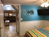 Juniper Cabin--wildlife w/ serene patio and outdoor experience--30/50 amp hookup