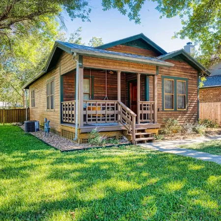 Buffalo Haus - Downtown charm 2-bedroom bungalow