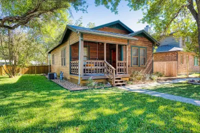 Buffalo Haus - Downtown charm 2-bedroom bungalow Hotel in zona Cascade Caverns