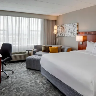 Courtyard Boston Logan Airport Hotel berhampiran Boston Logan International Airport