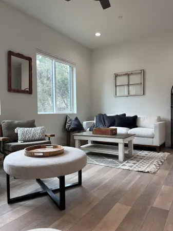 Kirk’s Kasita~ a charming 1-bedroom Kasita with WiFi, AC in beautiful Prescott! Отели в г. Явапаи