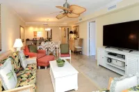 Luxury condo located directly on Siesta Key Beach