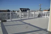 Condo, 2 Bedrooms, 1 Bath, Sleeps 6, 1 Block from beach