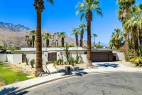 FABULOUS 5 BR/6BA ALL ENSUITE, GAMEROOM, MURAL, ART,SALTWATER POOL SPA, LOCATION