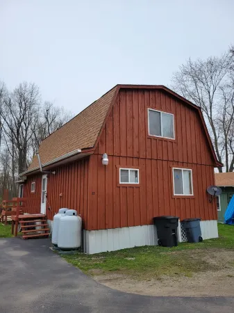 Beautiful wildlife sanctuary on goose creek with kayaks!