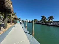 Private Pool Oasis! Relax Old Charm 2Br/2BA /w Dock, Tikis, Outdoor Bar & Grill!