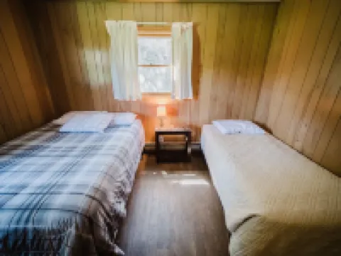 Steps from the water, firepit, large yard, family friendly Hotels in Brule County