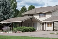 MTN Condo with 1 Fishing Badge, Patio & BBQ Grill, 25 Mi. to Aspen & Skiing!