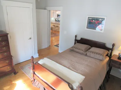 ALMOST NEW cottage in quaint historic downtown Morehead City. Built in 2020.