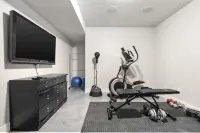 Work remotely. Blazing fast WiFi, stocked kitchen, laundry. Great location.