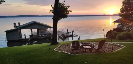 Spectacular - Main Lake Home - Huge Dock - Sleeps 18