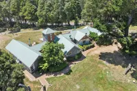 Escape to the Otway Nest, a Deluxe Cottage in the Great Otway National Park. Hotels in Tanybryn