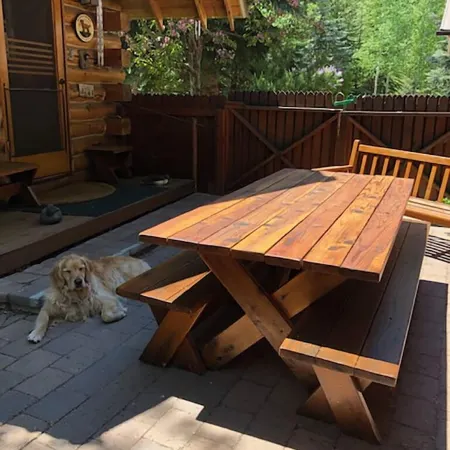Dog-Friendly Fishing/Ski Log Home by River/Mountain – a Feeling of Old Ketchum