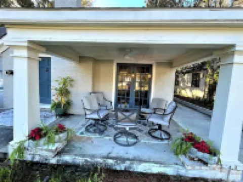 Old Town Charmer Large all new renovation, walk to USM, Zoo and new Water Park!