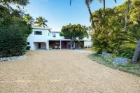 Iconic Ted Williams Estate. Bayfront, Heated Infinity Pool & Hot Tub, Dockage. Hoteles en Islamorada