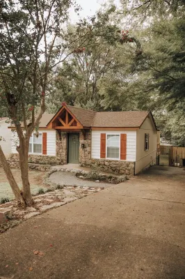 NEW! Off to the Races! Charming Cottage Close to Oaklawn Racing!