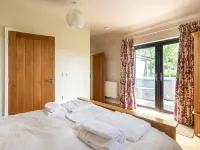 Clover Croft lodge - sleeps 4/5 with private hot tub Hotels in Cheddar